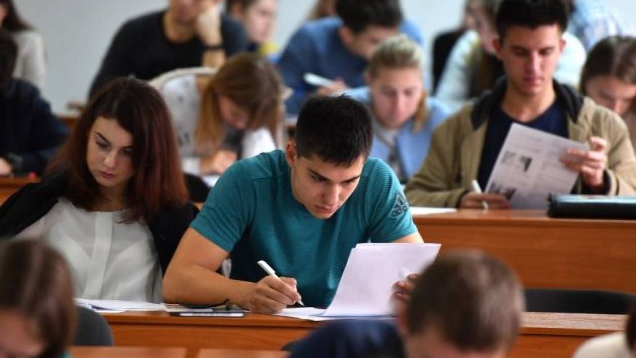 выпускники