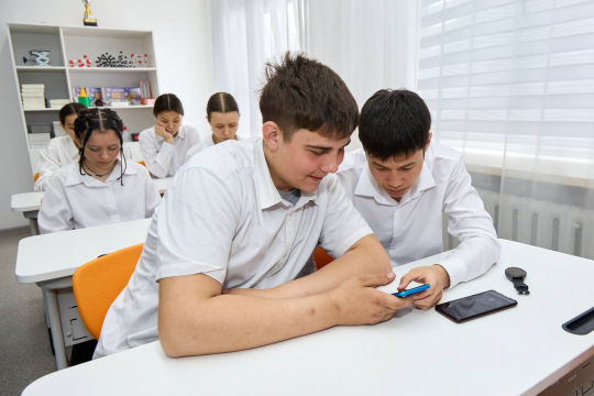 AI Tutor for School Students: Developed at Baitursynuly University